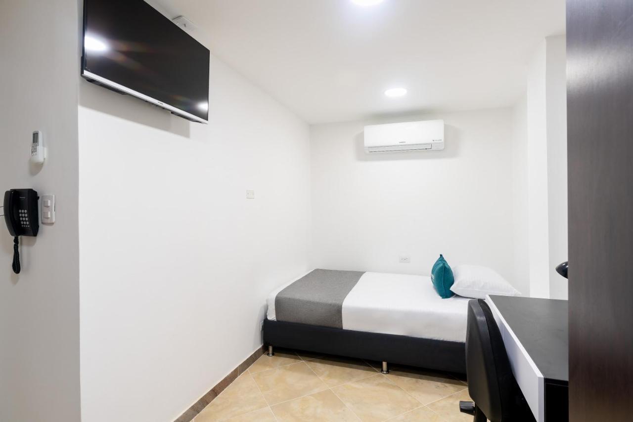Ayenda Coliving La 78A Hotel Меделин Екстериор снимка