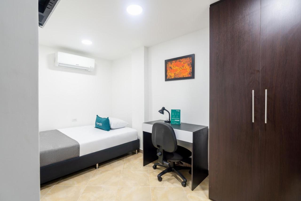 Ayenda Coliving La 78A Hotel Меделин Екстериор снимка