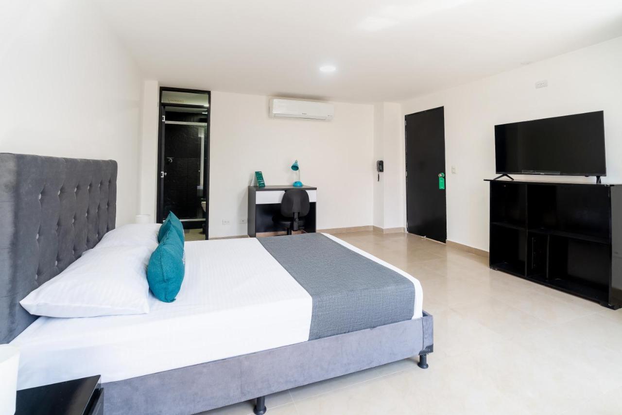 Ayenda Coliving La 78A Hotel Меделин Екстериор снимка