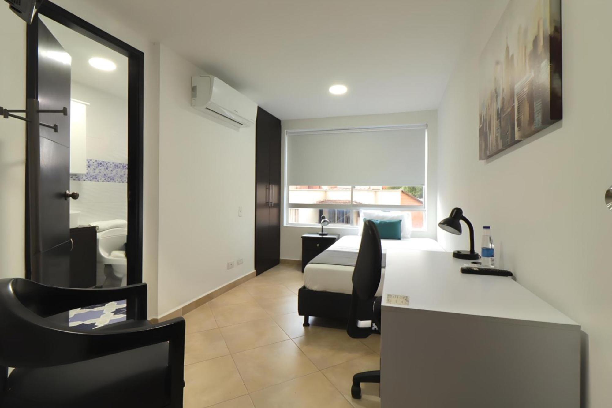 Ayenda Coliving La 78A Hotel Меделин Екстериор снимка