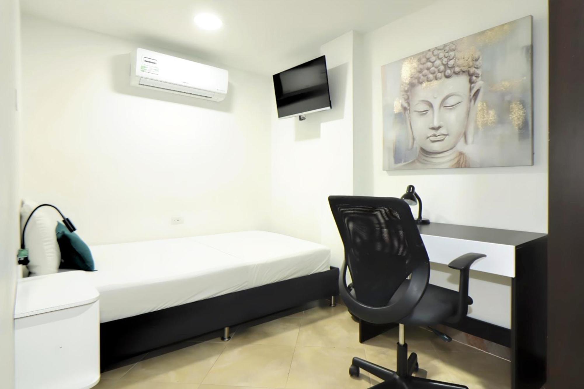 Ayenda Coliving La 78A Hotel Меделин Екстериор снимка